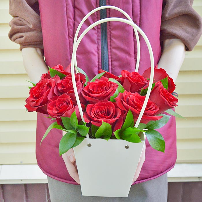 Композиция Красные розы в сумочке